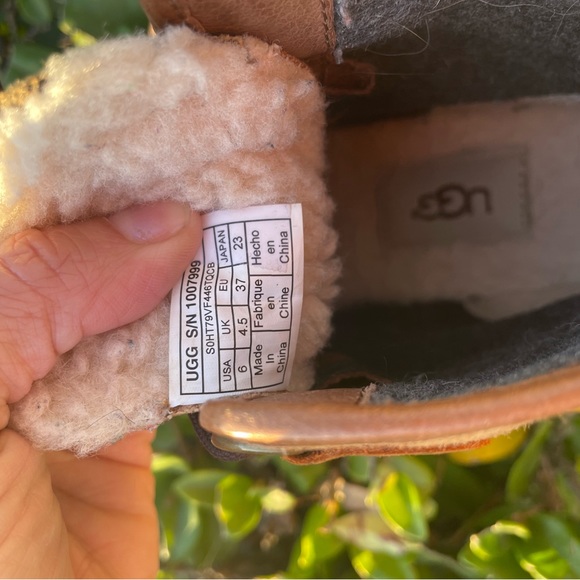 UGG waterproof leather boots - Picture 3 of 3